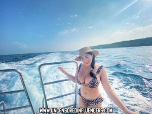 Yiyihahahaha Huge Ass Brown Eyes Busty Cute Asian Black Hair